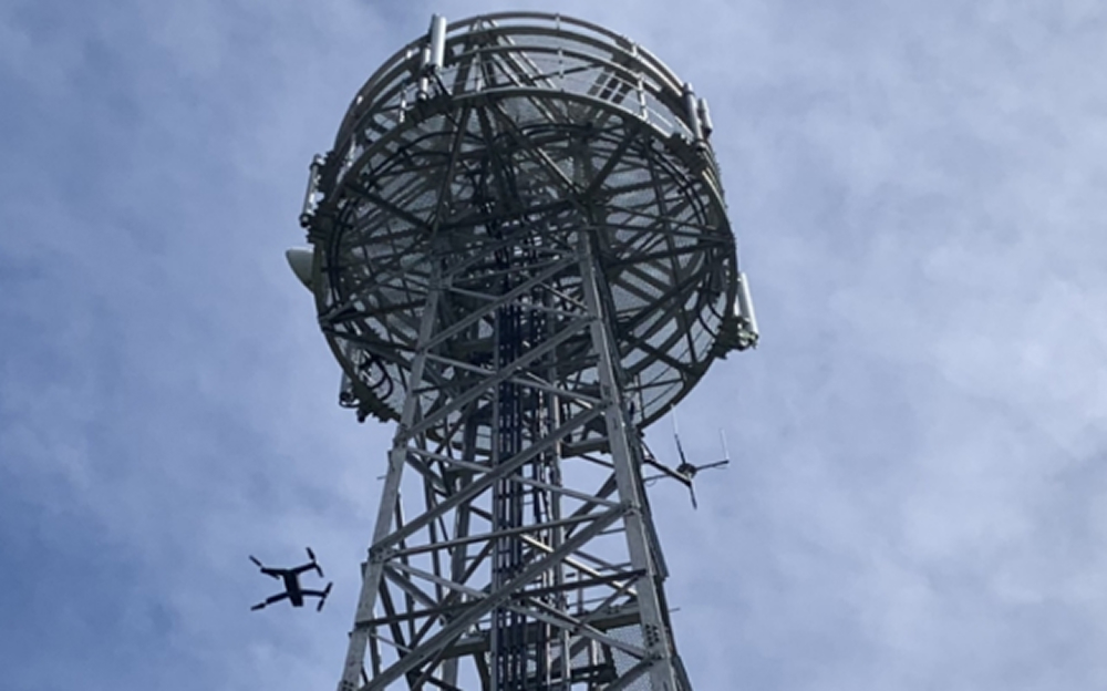 ドローンを活用した鉄塔点検のイメージ