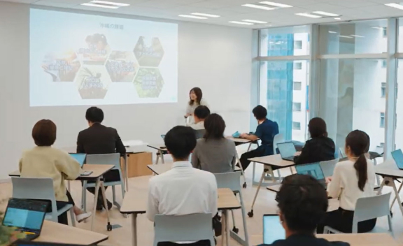 研修中の会議室風景